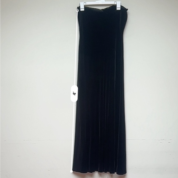 David Meister One Shoulder Black Velvet Gown Size 8 - Picture 11 of 11